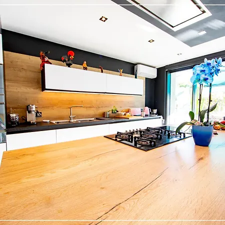 Design Yourhosthelper * Cannes